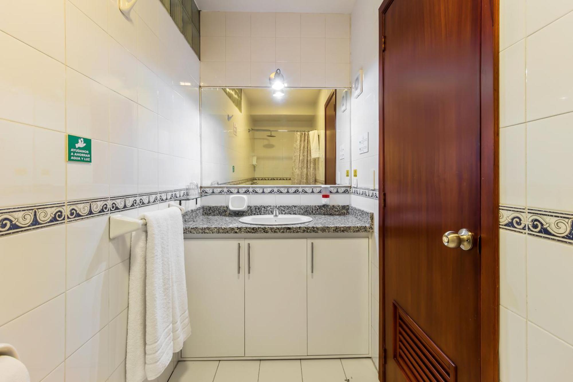Hotel La Cartuja Quito Ngoại thất bức ảnh